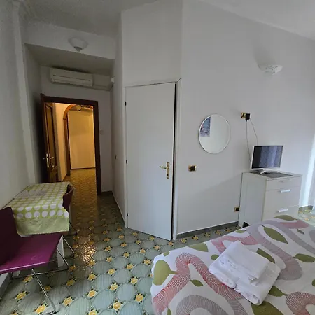 Esquilino Di Yan Roma