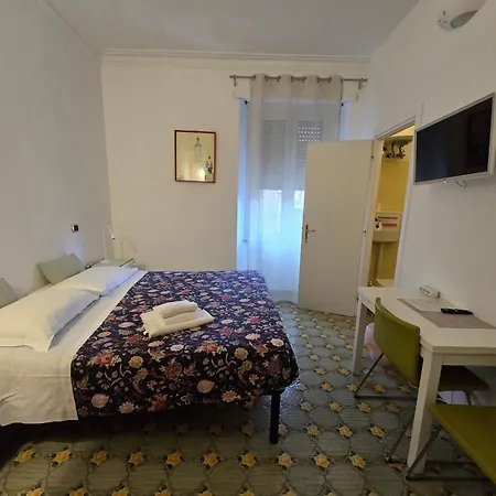 Esquilino Di Yan Rom